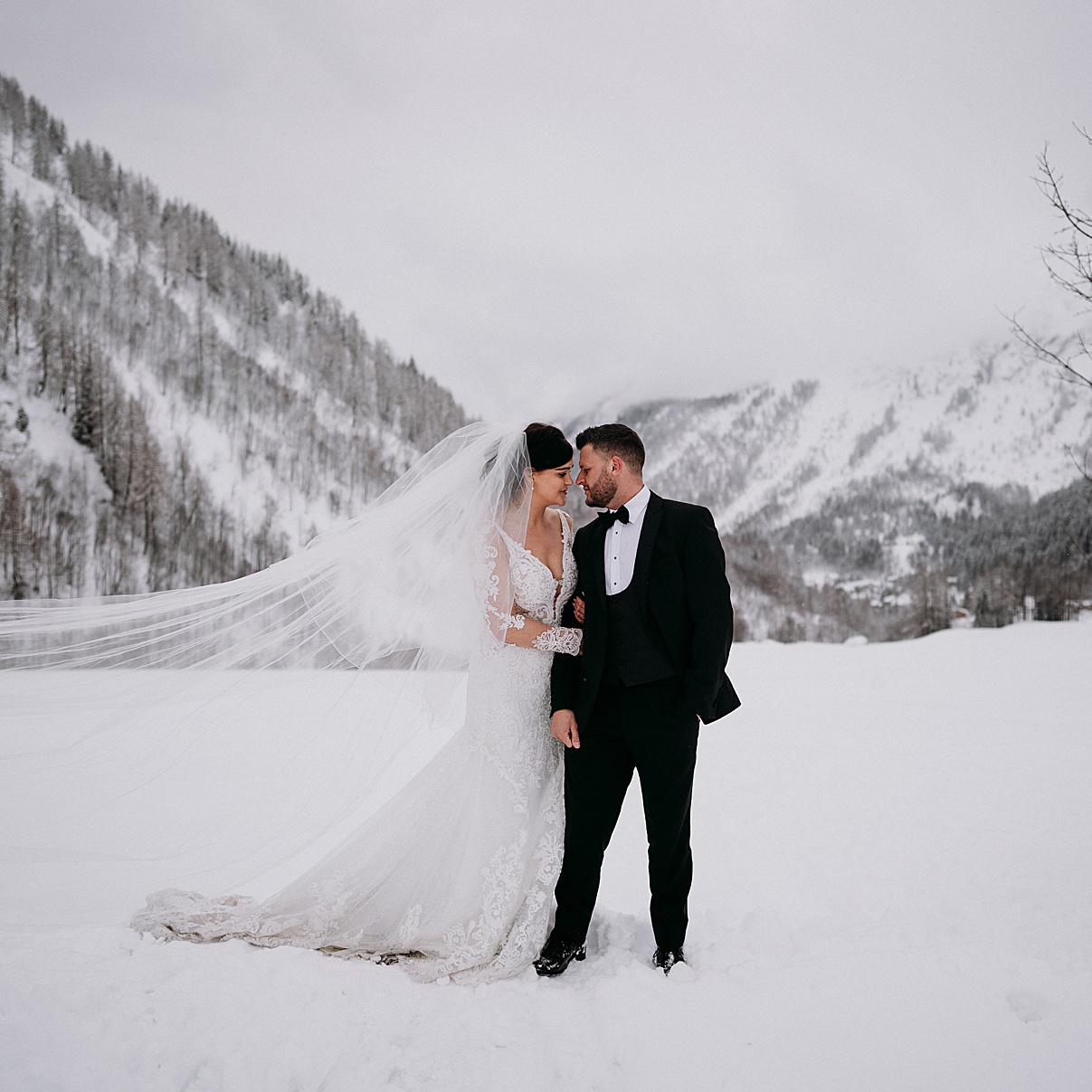 fairytale family fillled winter wedding chamonix